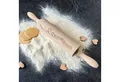 Produktbild: Spruchreif® Nudelholz Nudelholz mit Gravur, Teigroller aus Holz, Teigausroller Backzubehör, Nudelholz mit Prägung, tolle Geschenkidee