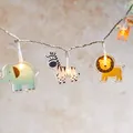 Produktbild: Lights4fun Safari-Lichterkette | mit 12 warmweißen LEDs | Batteriebetrieb & Timer | Kinderzimmer Junge Mädchen | Nachtlicht Dschungel Beleuchtung Bett Fenster Zimmer | für Innen Indoor