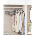 Produktbild: SONGMICS Kleiderbügel, 50er Set, Jackenbügel aus Kunststoff, gut belastbar, Anti-Rutsch-Design, platzsparend, 0,6 cm Dicke, um 360° drehbarer Ha... - Hellgrau/Dunkelgrau