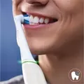 Produktbild: Braun Oral-B iO Ultimative Reinigung Aufsteckbürsten weiß (8 Stk.)