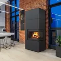 Produktbild: Kaminofen Kratki Simple Box Stahl schwarz rechts 8 kW Holzofen Bausatz Kamin
