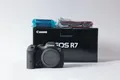 Produktbild: Canon EOS R7 Body, 0% Auslösungen. Wie NEU. Vom Händler