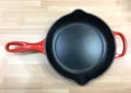 Produktbild: LE CREUSET Brat- und Servierpfanne, 23 cm, Kirschrot, Neu inkl. OVP