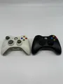 Produktbild: 2x  Original Xbox 360 Controller - Wireless schwarz weiß + Batterie Abdeckung