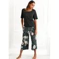 Produktbild: Capri-Pyjama S.OLIVER, Damen, Gr. 36/38, bunt (schwarz, dunkelgrün, gemustert), Single Jersey, Obermaterial: 50% Baumwolle, 50% Viskose, geblümt, loose fit 3/4-Länge, Rundhals, Raglanärmel, Homewear-Sets, mit geblümter 3/4-Culotte