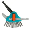 Produktbild: Gardena combisystem-3in1 Fugenreiniger: Multifunktions-Gartenhelfer zum Entfernen von Unkraut und Moos an schmalen und Breiten Fugen, Metallborsten, Edelstahlmesser. Passend zu CS-Stielen (03608-20)
