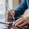 Produktbild: Uniq Pixo Lite 2.0 Magnetischer Stylus-Stift für Ipad - Schwarz/Graphit Schwarz