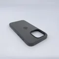 Produktbild: Apple MagSafe Hülle aus Silikon für iPhone 15 Pro – Grigio Chalk