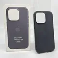 Produktbild: Apple Fine Weave Case mit MagSafe für iPhone 15 Pro – Schwarz
