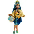 Produktbild: Monster High Cleo De Nile-Puppe mit glamourösem Festival-Outfit und Festival-Zubehör wie Snacks, Bandposter, Statement-Tasche und mehr, HXH81