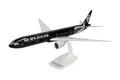 Produktbild: herpa 612777 – Boeing 777-300ER, Air New Zealand ZK-OKQ All Blacks, Wings, Modell Flugzeug mit Standfuß, Flieger, Modellbau, Miniaturmodelle, Sammlerstück, Kunststoff, Snap Fit - Maßstab 1:200, Mehrfarbig