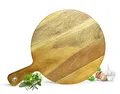 Produktbild: Sendez Pizzabrett mit Griff aus Akazienholz Ø 30 cm – Holzbrett mit Aufhängeloch – Vesperbrett, Käsebrett, Schneidebrett & Wurstplatte – Servierbrett 42 cm lang, 1,6 cm dick