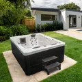 Produktbild: HOME DELUXE - Outdoor Whirlpool - White Marble Plus Treppe und Thermoabdeckung - Maße 210 x 160 x 85 cm - Inkl. Heizung, 27 Massagedüsen und 9 Lichtquellen I Außen Whirlpool Spa für 3 Personen
