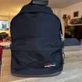 Produktbild: Eastpak Rucksack WYOMING Black 24L Leder-Unterseite Schule Büro Freizeit Schwarz