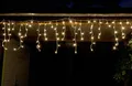 Produktbild: LED Eisregen Lichterkette 24 m mit 960 warmweißen LEDs - 240 Stränge, Timer, weißes Kabel, IP44 Außenbeleuchtung