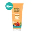 Produktbild: GARNIER Ambre Solaire Schutzmilch für Kinder, LSF 50+, schützt vor UVA & UVB – wasserfest & sandfrei – natürliche Aloe Vera – Vegan & Cruelty Free – Gesicht & Körper – 100 ml