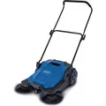 Produktbild: Scheppach Kehrmaschine S800 Handkehrmaschine Kehrbesen | 650mm Kehrbreite | 2600m2/h Flächenleistung | 20L Fangkorb | effektives 3-Bürsten-Kehrs...