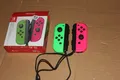Produktbild: Nintendo Joy-Con Controllers (Pair) - Neon Green/Neon Pink mit OVP