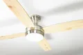 Produktbild: Deckenventilator mit Licht und Fernbedienung Saturn Nickel matt / Pinie 132 cm