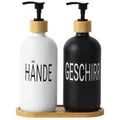 Produktbild: Winter Shore Glas Seifenspender Set in Deutsch [2 STK.] - Schwarz-Weiße Nachfüllbare Dispenser für Handseife und Spülmittel - Pumpspender-Köpfe & Tropfschale aus Bambus - 7,5 x 21.5 cm, 500 ml