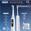 Produktbild: Oral-B Center OxyJet Reinigungssystem - Munddusche + Oral-B iO6 Elektronische Zahnbürste Weiß