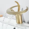 Produktbild: Waschtischarmatur im Wasserfall-Stil, Waschtischarmatur, Messingarmatur