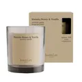 Produktbild: Jean & Len Scented Candle Manuka Honey & Vanilla, hergestellt mit Sheabutter, Brenndauer ca. 40 Stunden, minimalistisches Design, sinnlicher Duft, vegan, 195 g