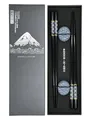 Produktbild: Sushi Geschenke-Set Essstäbchen Premium Holz 2 Paar inklusive Keramik-Unterleger Asiatisch Japanisch Chinesisch Koreanisch Edel mit schwarzer Schatulle