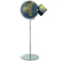 Produktbild: TROIKA Standglobus beleuchtet Ø 43 cm, Höhe 1,32 m SOJUS LIGHT Globus physische Karte & politische Karte mit Landesgrenzen Kartenrelief Licht verchromter Metallfuß weicher Filzboden bewegliche Achse