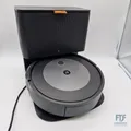 Produktbild: iRobot® Roomba® j7+ WLAN-fähiger Saugroboter mit automatischer Absaugstation, Ka