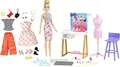Produktbild: Barbie HDY90 - Modedesigner-Puppe (30,40 cm) & Studio, 25+ Design- und Modezubehör, Design-Schreibtisch, Stuhl, Nähmaschine, Stoffmuster, Schaufensterpuppe & mehr, Spielzeug ab 3 Jahren