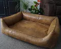Produktbild: Hundebettenmanufaktur Orthopädisches Hundesofa Hundebett Schlafplatz Wildlederoptik Ortopedico mit Viscoschaum Matratze (115 cm X 95 cm, Amber)