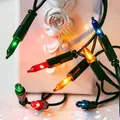Produktbild: hellum Lichterkette innen, 230V strombetrieben Lichterkette mit Stecker, 10 bunte Lichter, beleuchtete Länge 1,35m, Kabel grün Wohnzimmer Wintergarten Dekoration Weihnachten <59 Lumen 831177