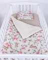 Produktbild: Babylux Babydecke 75x100 cm mit Kissen 30x35 cm – Kuscheldecke aus Minky & Baumwolle – Krabbeldecke für Kinderwagen, Babybett & Spielgruppe (K140 - Zauberhafte Rosenhüpfer)