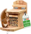 Produktbild: Gardemics Eichhörnchen Futterhaus wetterfest - Stabiles Eichhörnchen Haus aus verschraubtem Holz mit unbedenklicher Leinöl-Beschichtung - Eichhörnchen Futterstation inkl. Belüftungslöchern