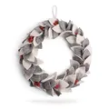 Produktbild: Én Gry & Sif Türkranz graue, weiße Blätter mit roten Beeren, Durchmesser 30cm, handmade, fairtrade, scandi, Deko-Highlight Weihnachtskranz, Blätterkranz, Weihnachtsdeko aus Filz, Fenster innen hängend