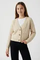 Produktbild: Name It Strickjacke NKFHOLLY BOXY SHORT KNIT CARD NOOS in modischer Boxy-Form, mit tiefem V-Ausschnitt