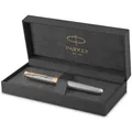 Produktbild: Parker Sonnet Füller | Chiselled Silver mit Goldzierteilen | Füllfederhalter mit 18K-Gold-Feder (F) | Geschenkbox