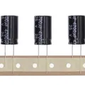 Produktbild: 10 Stück 25V 4700UF Steckbarer Aluminium-Elektrolytkondensator 16x25 16 * 25mm