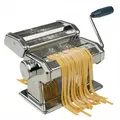 Produktbild: Fackelmann #easyprepare Nudelmaschine für leckere Pasta – Aufsätze für Lasagneblätter, Tagliatelle & Spaghetti – Inklusive Tischhalterung und Anti-Rutsch-Boden, Weiß/Blau-grau