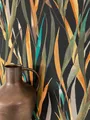 Produktbild: Newroom Vliestapete, Schwarz Tapete Modern Pflanzen - Mustertapete Natur Orange Grün Tropisch Floral Grashalme Gräser für Wohnzimmer Schlafzimmer Küche