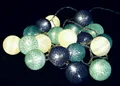 Produktbild: GURU SHOP Stoff Ball Batterielichterkette 3xAA, LED Kugel Lichterkette - Türkis/blau/weiß, Baumwollfäden, 6x6x315 cm, Lichterketten