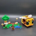 Produktbild: LEGO Minecraft: Das Bienenhäuschen (21241)