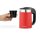 Produktbild: Navaris Reise Wasserkocher Klein 0,5 Liter - 16x11x17cm - Mini Wasserkocher doppelwandig - Reisewasserkocher Klein mit 2 Trinkbecher - Kleiner 0,5l - Rot