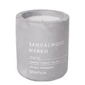 Produktbild: Blomus -FRAGA- Duftkerze S aus Sojawachs, Microchip, hochwertiger Raumduft, charakteristische Beton-Optik, Duft SANDALWOOD MYRRH, 24 h Brenndauer (H / B / T: 8 x 6,5 x 6,5 cm, Micro Chip, 65652)