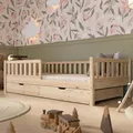 Produktbild: Crazy Pine Kinderbett mit Schublade 140x200cm – Massives Montessori Bodenbett aus Holz mit Rausfallschutz – Sicheres Kleinkindbett – Skandinavisches Design Leichte Montage - Crazy Basic