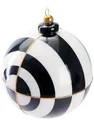 Produktbild: BRUBAKER Premium Weihnachtskugel mit Kreis Muster - Schwarz/Weiß und Gold - 10 cm Baumkugel aus Glas mit Porzellan Topper - Hergestellt in Handarbeit - Christbaumschmuck Christbaumkugel