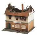 Produktbild: FALLER Brandruine Gasthaus Zur Sonne Modellbausatz mit 114 Einzelteilen 136 x 119 x 119 mm I Modelleisenbahn Zubehör H0 I Modelleisenbahn H0 Gasthaus, Weiß