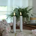Produktbild: ADILINA LED Stabkerzen Rustik Optik weiß Echtwachskerzen Dinnerkerzen Spitzkerzen mit Timer H: 16cm (2 Stabkerzen 13cm)