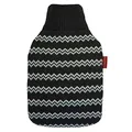 Produktbild: Hugo Frosch Wärmflasche Klassik 1,8l – Made in Germany – mit weichem Strickbezug Grau im Zick-Zack-Muster – große, auslaufsichere & geruchsneutrale Bettflasche – mit waschbarem Bezug